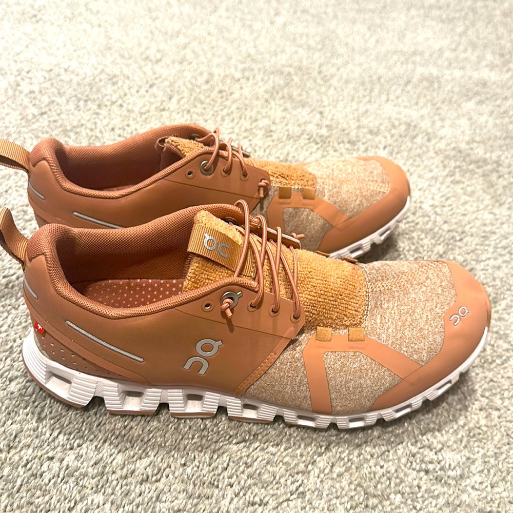 On Cloud Terry shoe like new and only worn a few times..